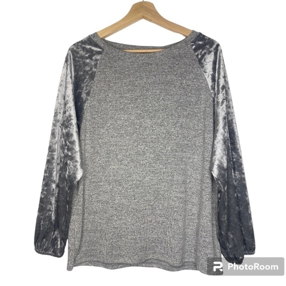 NWOT GAP SILVER GRAY BLOUSE WITH VELVET SLEEVES SIZE MEDIUM TALL - Picture 1 of 5
